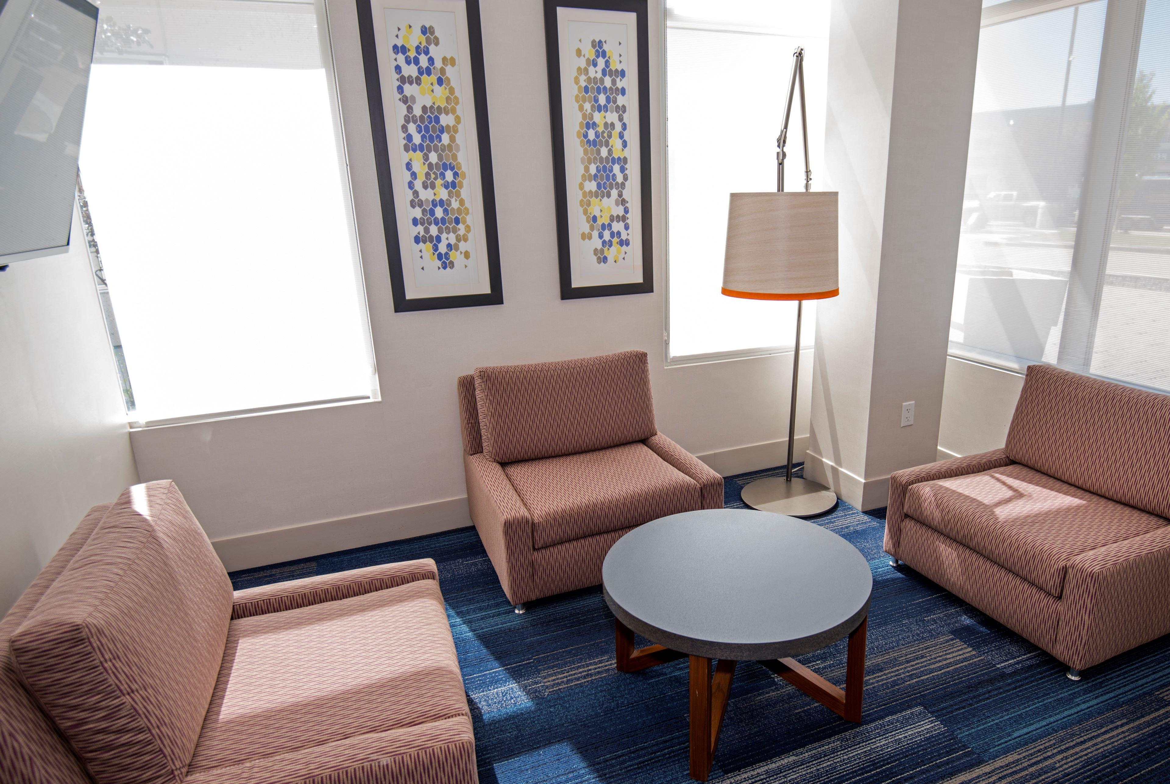 Holiday Inn Express - Red Deer North By Ihg Eksteriør billede
